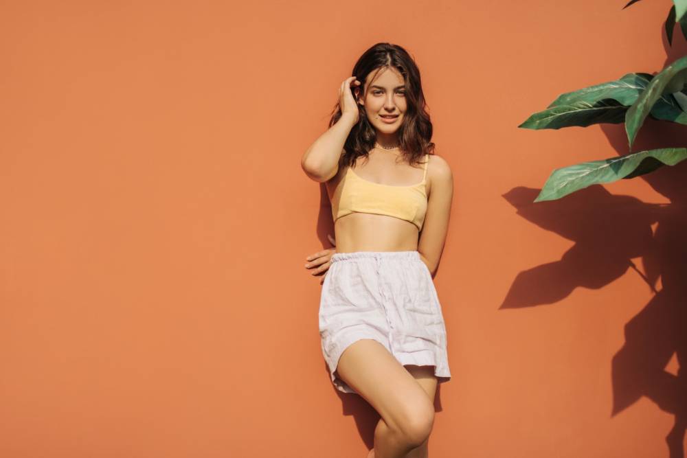 Short femme près de Le Port